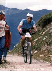 Votre serviteur dans la montée dur l'A Vieille lors du Grand Raid 1992 entre Verbier et Grimentz.
