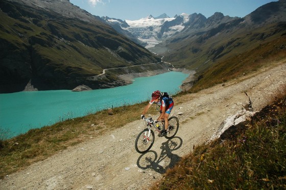 Le bleu du lac de Moiry marque tous les esprits...