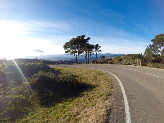 Des routes magnifiques et désertes... Ici la montée du monastère de Sant Pere de Rodes.