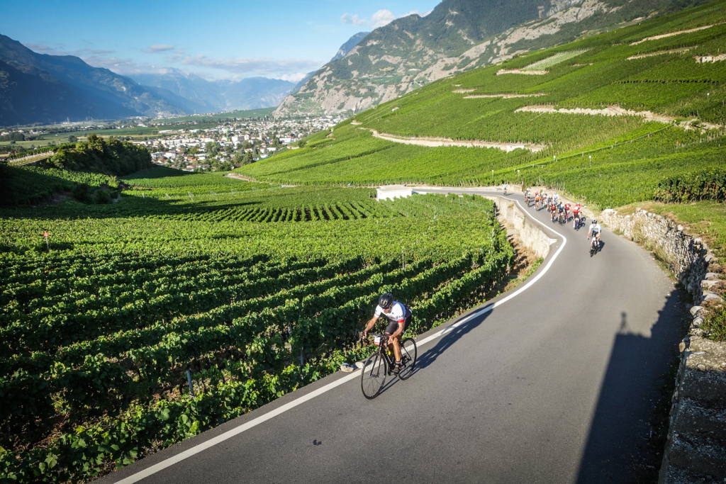 En quittant la plaine entre Vétroz et Conthey... Photo Sportograf / Tour des Stations