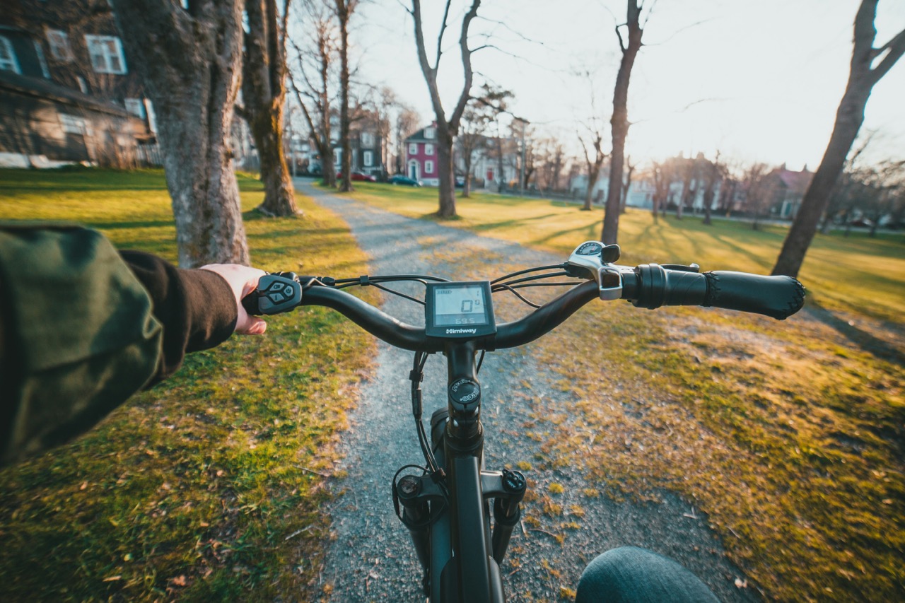 Non, les vélos électriques ne sont pas interdits dans les zones 20 et 30 Km/h